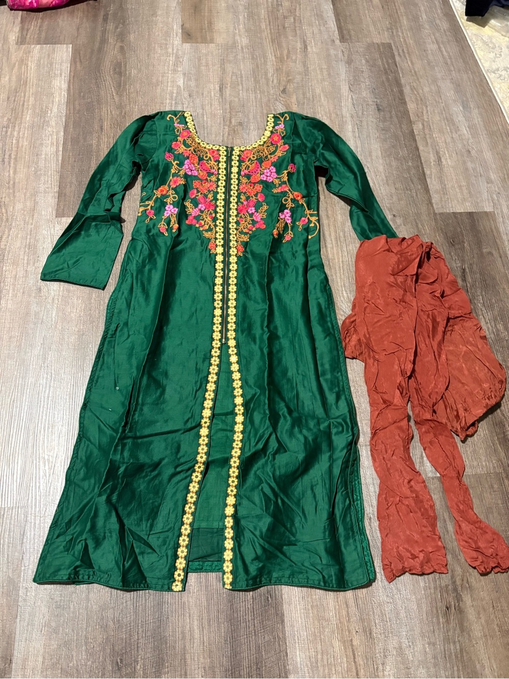 Green Embroidered ethnic Indian kameez with churidar pants